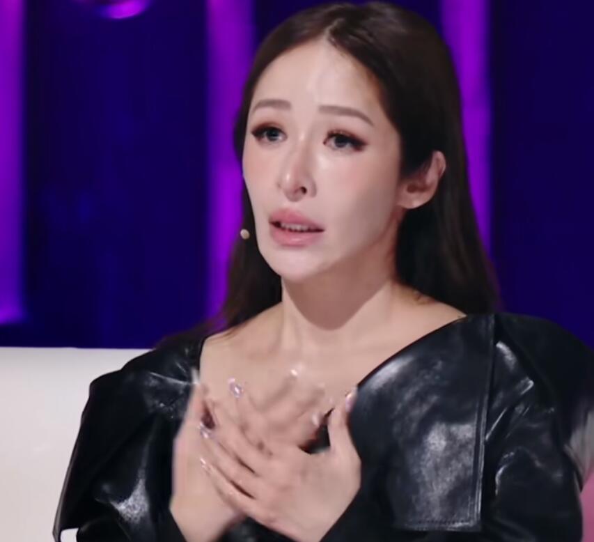 萧亚轩曾因母亲病逝而情绪崩溃 哭到没有声音